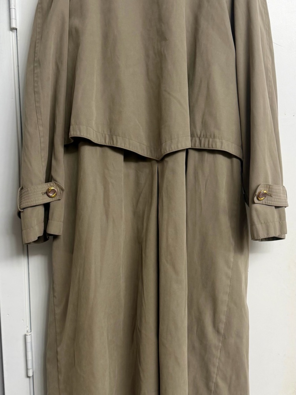 Classic Beige Trench Coat - Picture 3 of 6